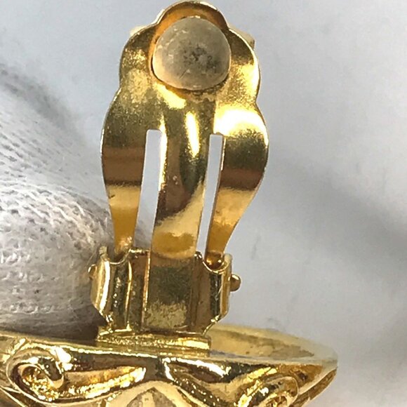 CHANEL Vintage Gold Earrings - Picture 9 of 13